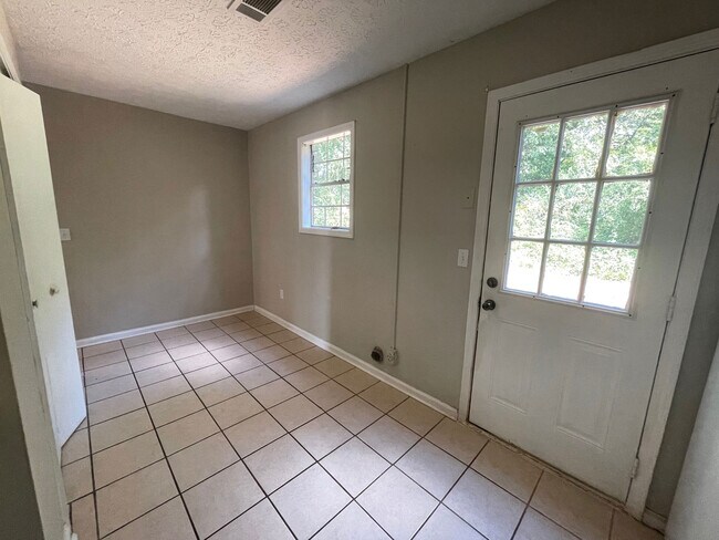 Building Photo - 68 Cedar Hill Cir