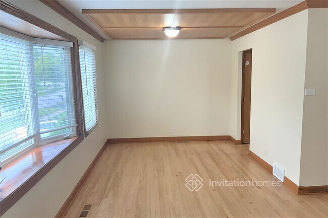 Foto del edificio - 349 Huntington Way