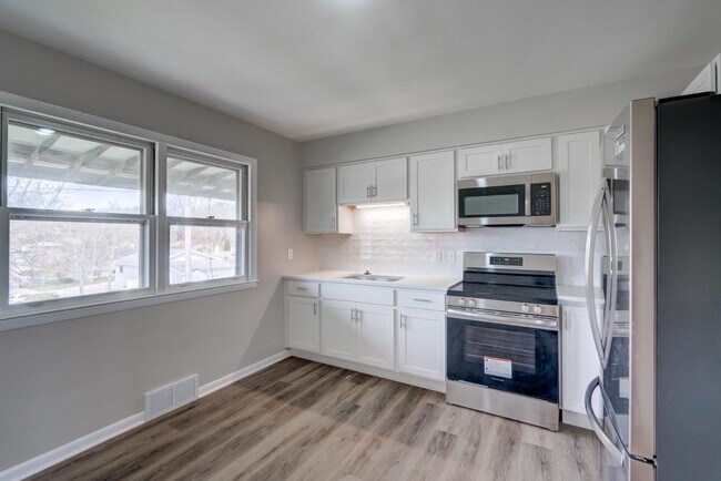 Foto del edificio - 109-115 Ridge Dr - 113 Ridge Dr