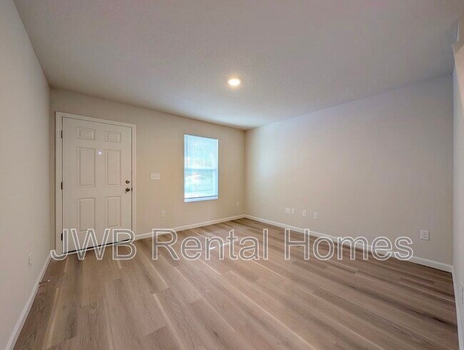 Foto del edificio - 6384 Restlawn Dr