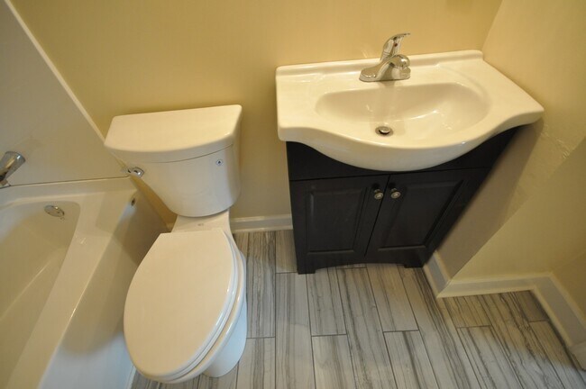 Foto del edificio - Pre-Leasing for Fall Semester 2026 - Walk ...