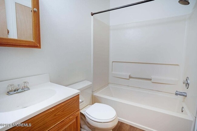 Building Photo - 52 Scotch Pine Dr