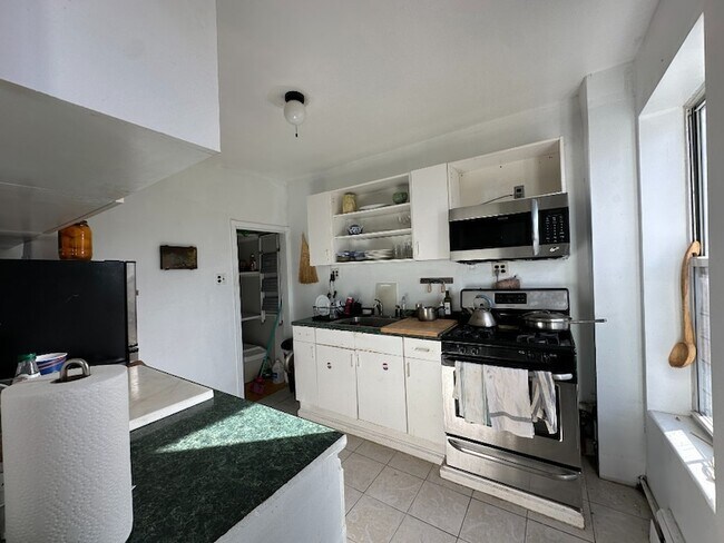 Foto del edificio - 77 Dikeman St