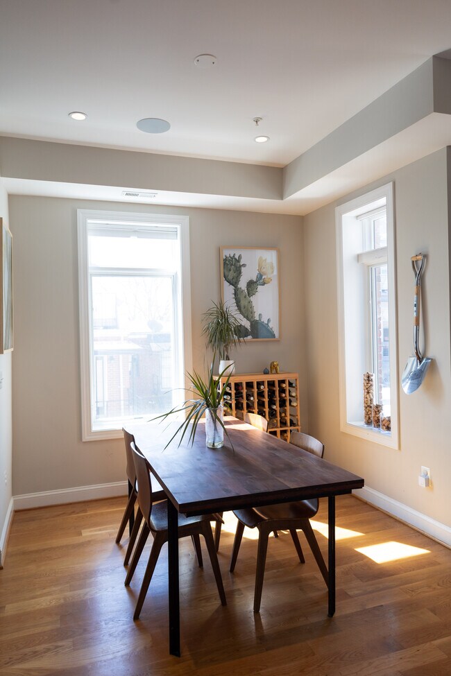 Foto del edificio - 1110 6th St NE