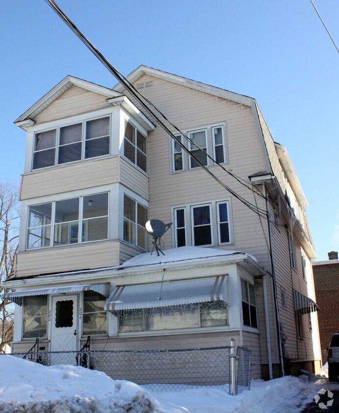 Building Photo - 202 S Highland St
