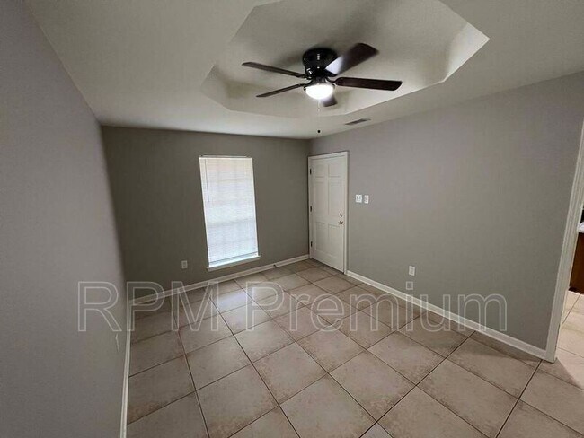 Foto del edificio - 1114 Willow Creek Dr