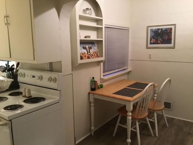 Building Photo - MOVE IN SPECIAL!!! HALF OFF FIRST MONTH'S ...
