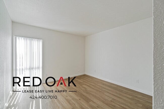 Foto del edificio - 17830 Sherman Way