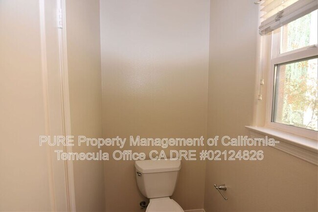 Building Photo - 40208 Bellevue Dr