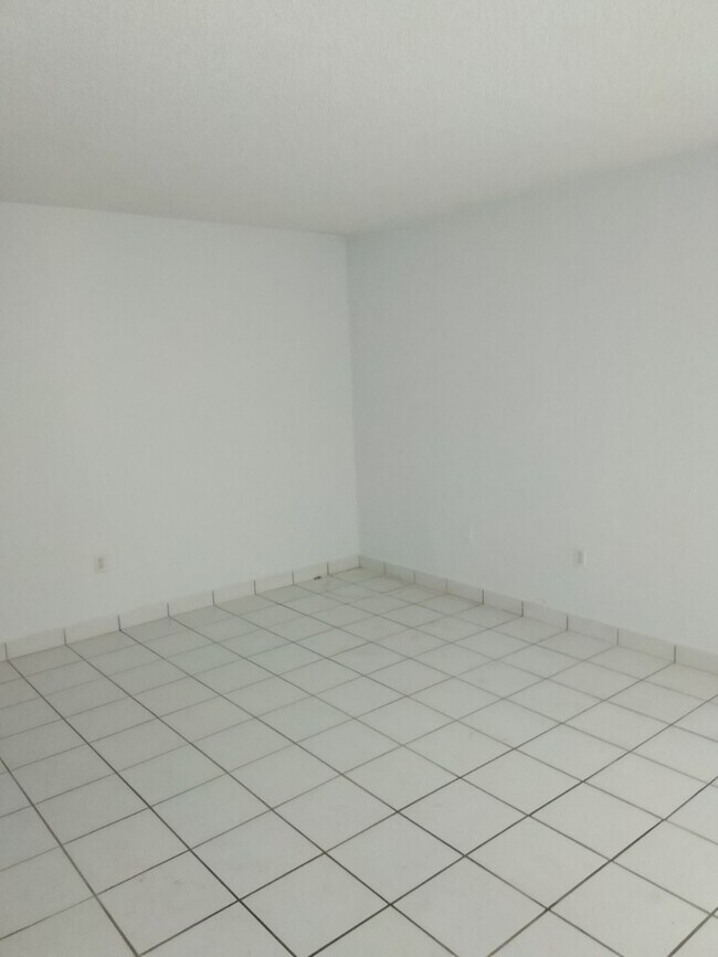 Building Photo - 5100 SW 41st St