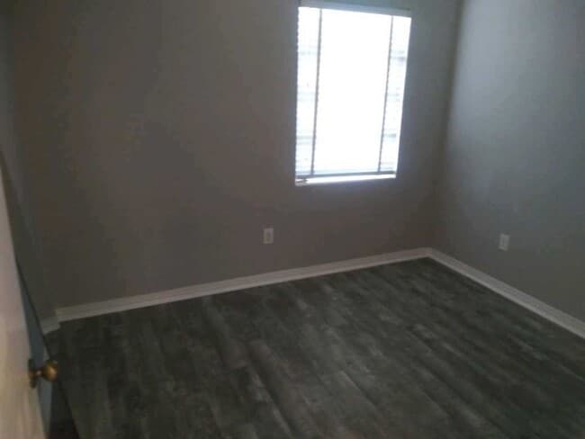 Building Photo - Three Bedroom One Bath - Southside Lakeland