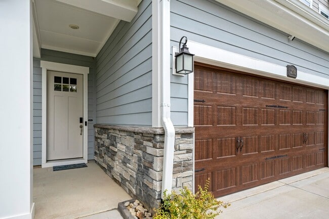 Building Photo - 2506 Lola Ave