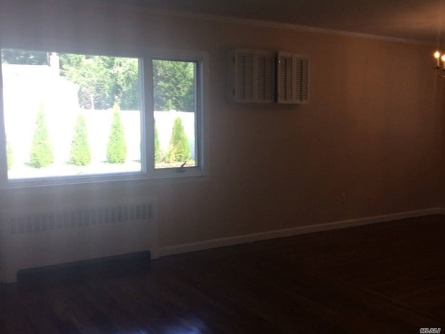Building Photo - 68 Willets Dr