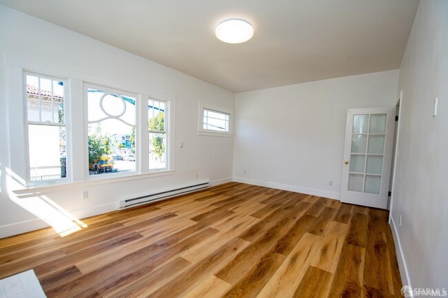 Building Photo - 1310 18th Ave