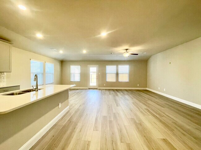 Foto del edificio - 1203 Mahogany Dr