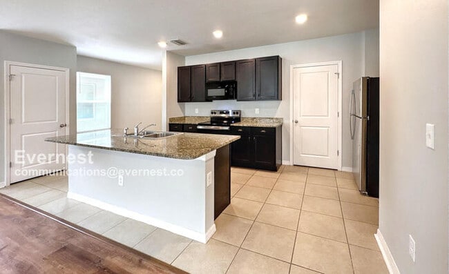 Foto del edificio - 5006 Willow Breeze Wy