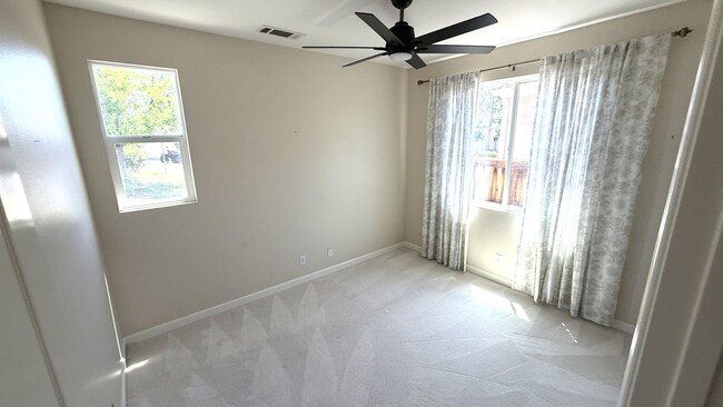 Building Photo - 10302 Oldham Ln