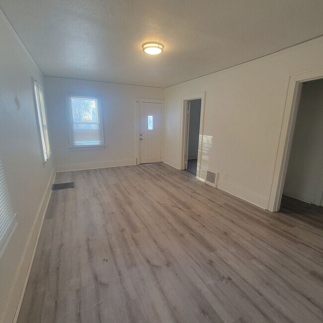 Foto del edificio - 850 2 Bedroom 1 Bathroom Home