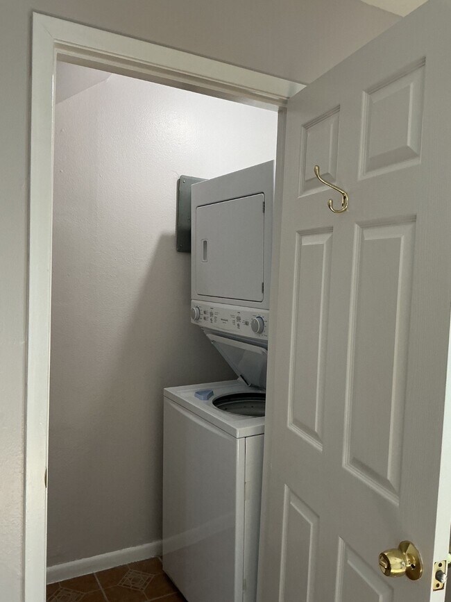 Building Photo - 701 Rosedale St