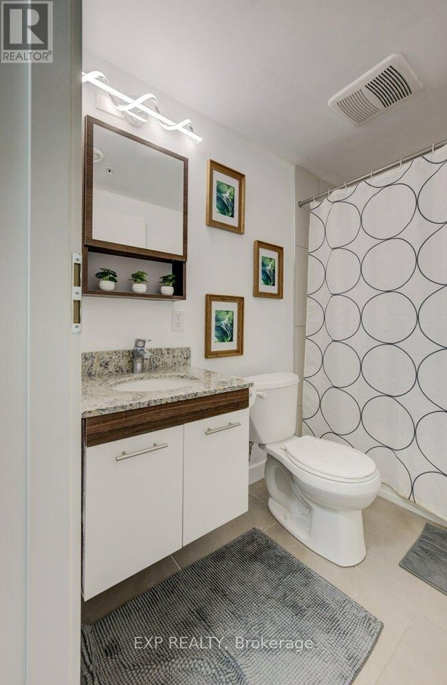 Building Photo - 250 Albert St