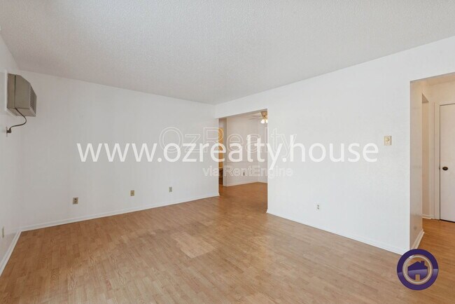 Foto del edificio - 2150 N McCord Rd