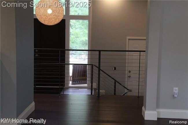 Building Photo - 1327 Lone Pine Rd