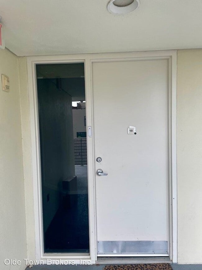 Building Photo - 2 br, 2 bath House - 1 S Eola Dr. #18