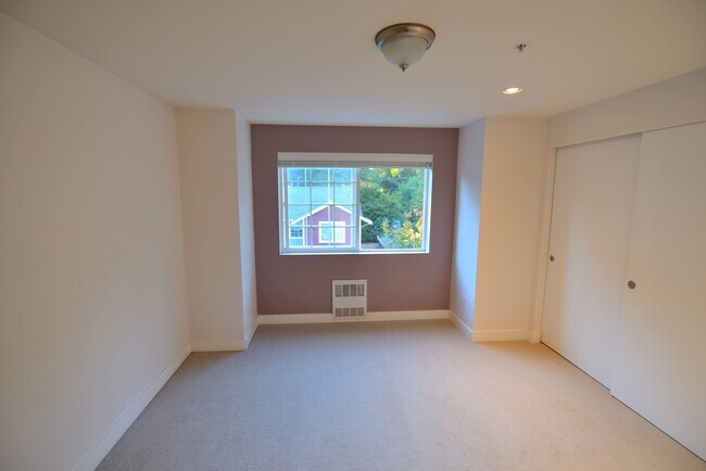 Foto del edificio - 14538-14512 12th Ave NE