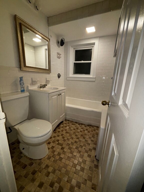 Building Photo - 842 Saratoga St