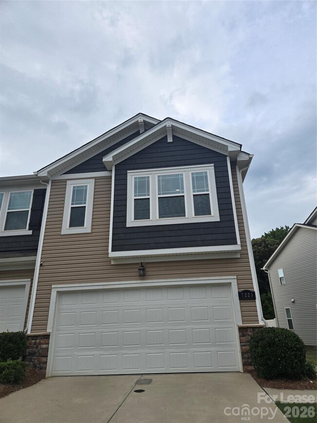 Building Photo - 7223 Encino Pl