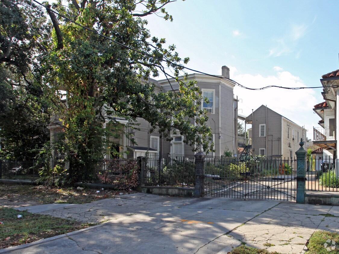 Building Photo - 2504 Esplanade Ave