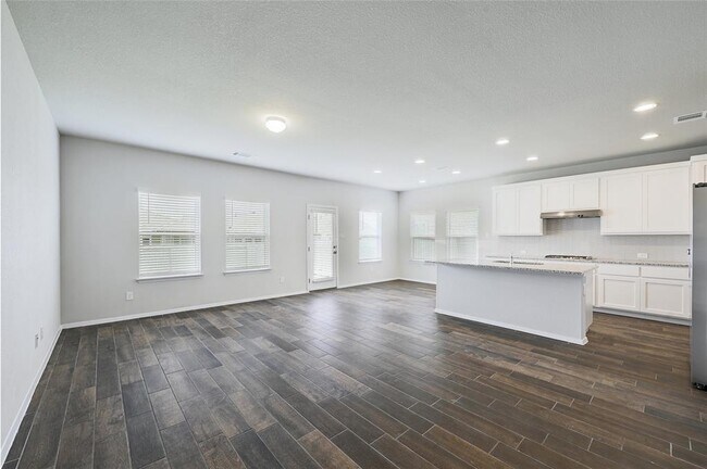 Building Photo - 215 Desperado Dr
