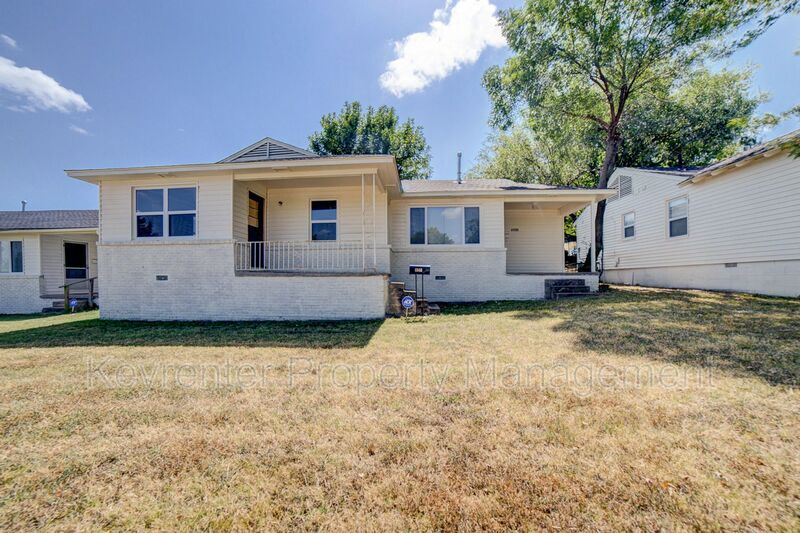 Primary Photo - 6940 E 10th St