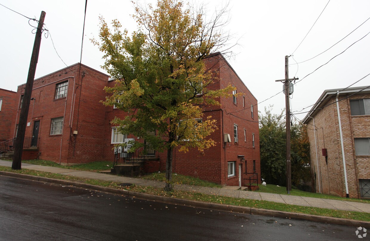 Building Photo - 4219 Brooks St NE