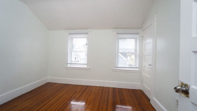 Building Photo - 28 Haslet St