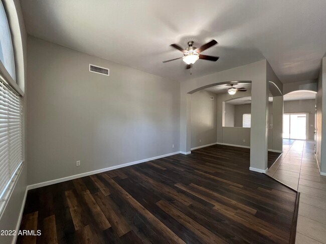 Building Photo - 511 E Kent Ave