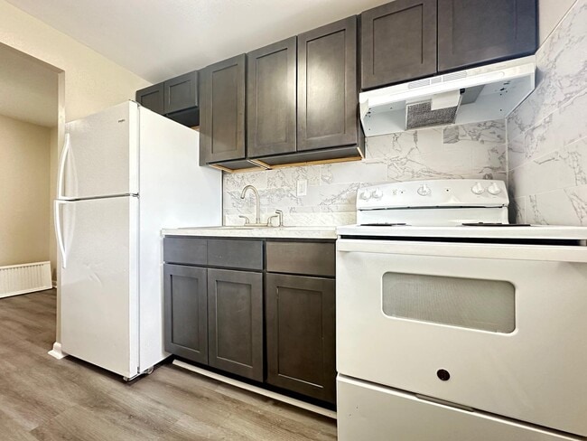 Building Photo - 308 Main St