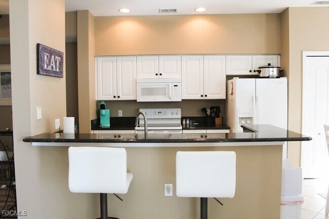 Building Photo - 16685 Lake Cir Dr