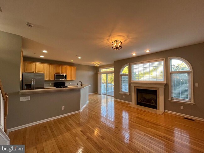 Foto del edificio - 895 Chatfield Rd