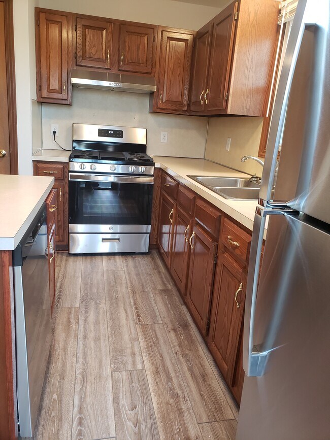 Kitchen - 120 S Blettner Ave