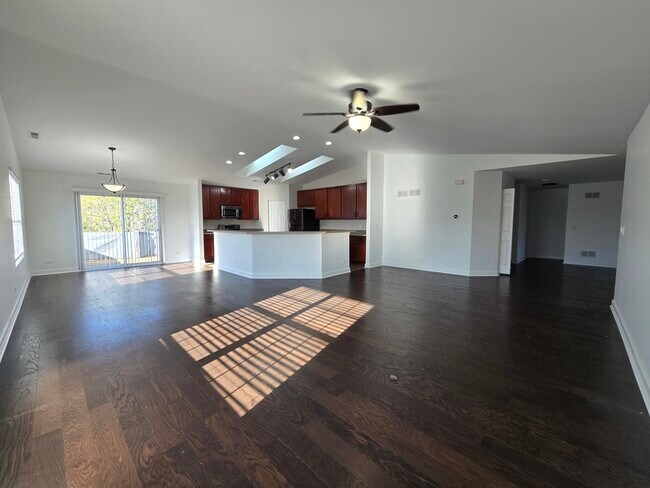 Building Photo - 1554 Millbrook Dr