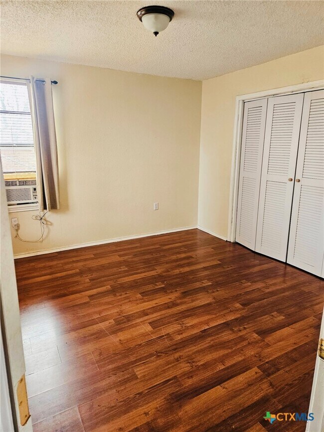 Foto del edificio - 104 Plains St