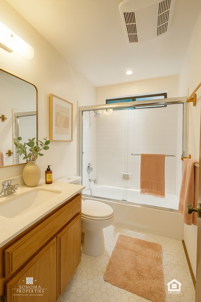 Foto del edificio - Spacious One Bedroom Lower Level Duplex