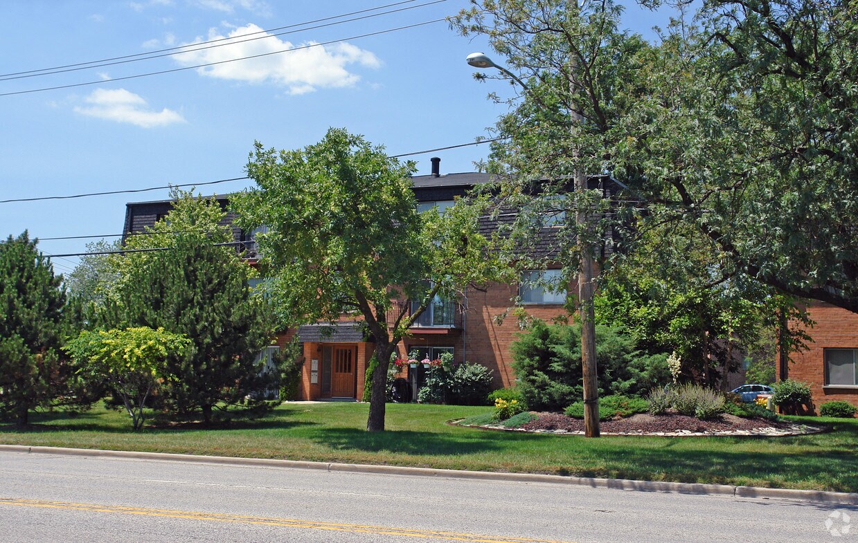 Building Photo - 6415-6425 Joliet Rd