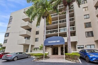 Building Photo - 2715 Tigertail Ave
