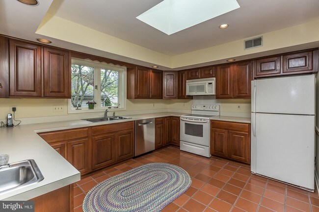 Building Photo - 406 Eaton Way