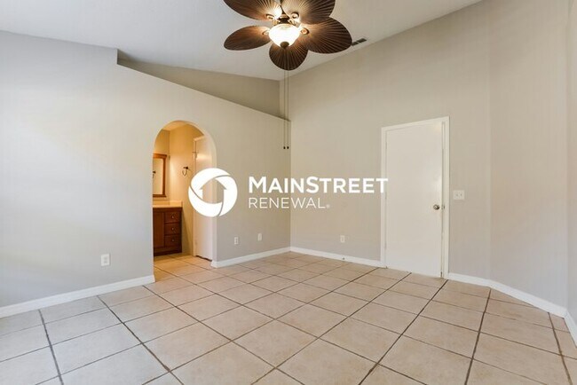 Building Photo - 4 Bedroom Pet-Friendly Home in Orlando, FL with Main Street Renewal