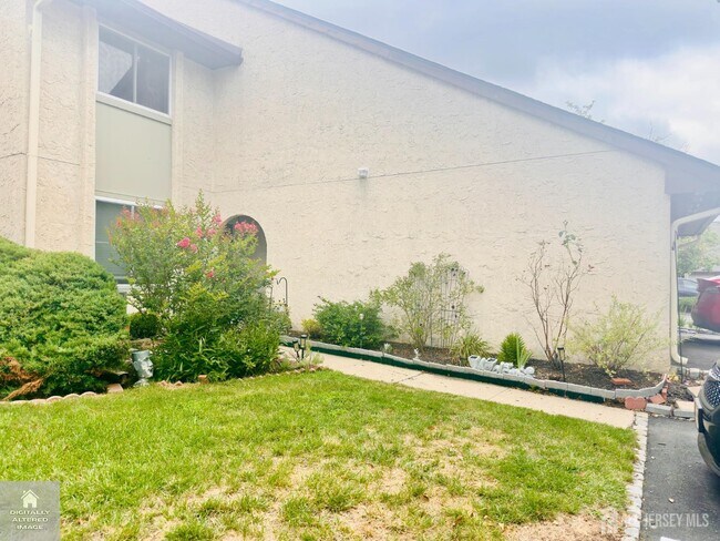 Foto del edificio - 163 Thoreau Dr