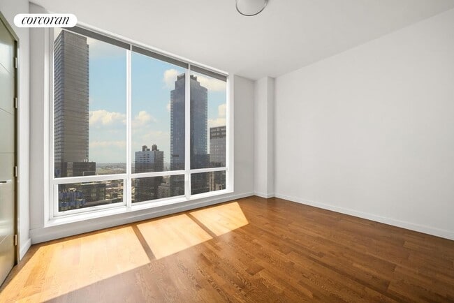 Foto del edificio - 2717 42nd Rd