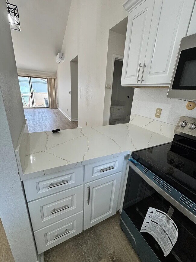 Foto del edificio - "Charming 1-Bedroom Retreat in Naperville - Perfect for Comfortable Living!"